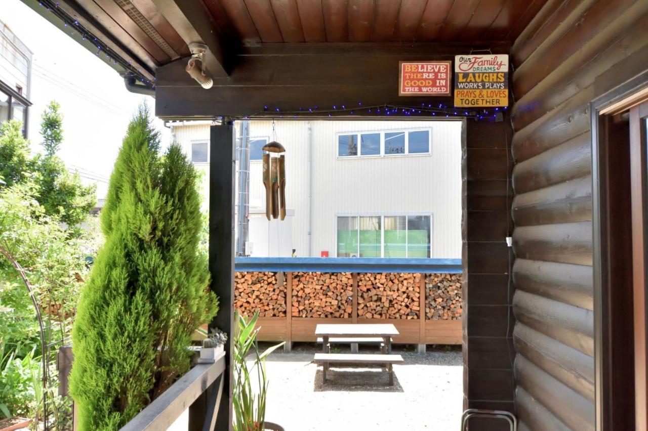 טויאמה Carrefour Guesthouse カルフール ゲストハウス מראה חיצוני תמונה